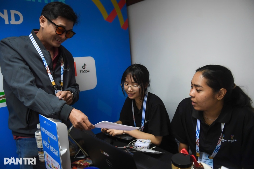 ອາສາສະໝັກ SEA Games ຄັ້ງທີ 33: ສົມຄວນໄດ້ຮັບຕຳແໜ່ງ Tình nguyện viên SEA Games 33: Xứng danh xứ sở của những nụ cười - 3