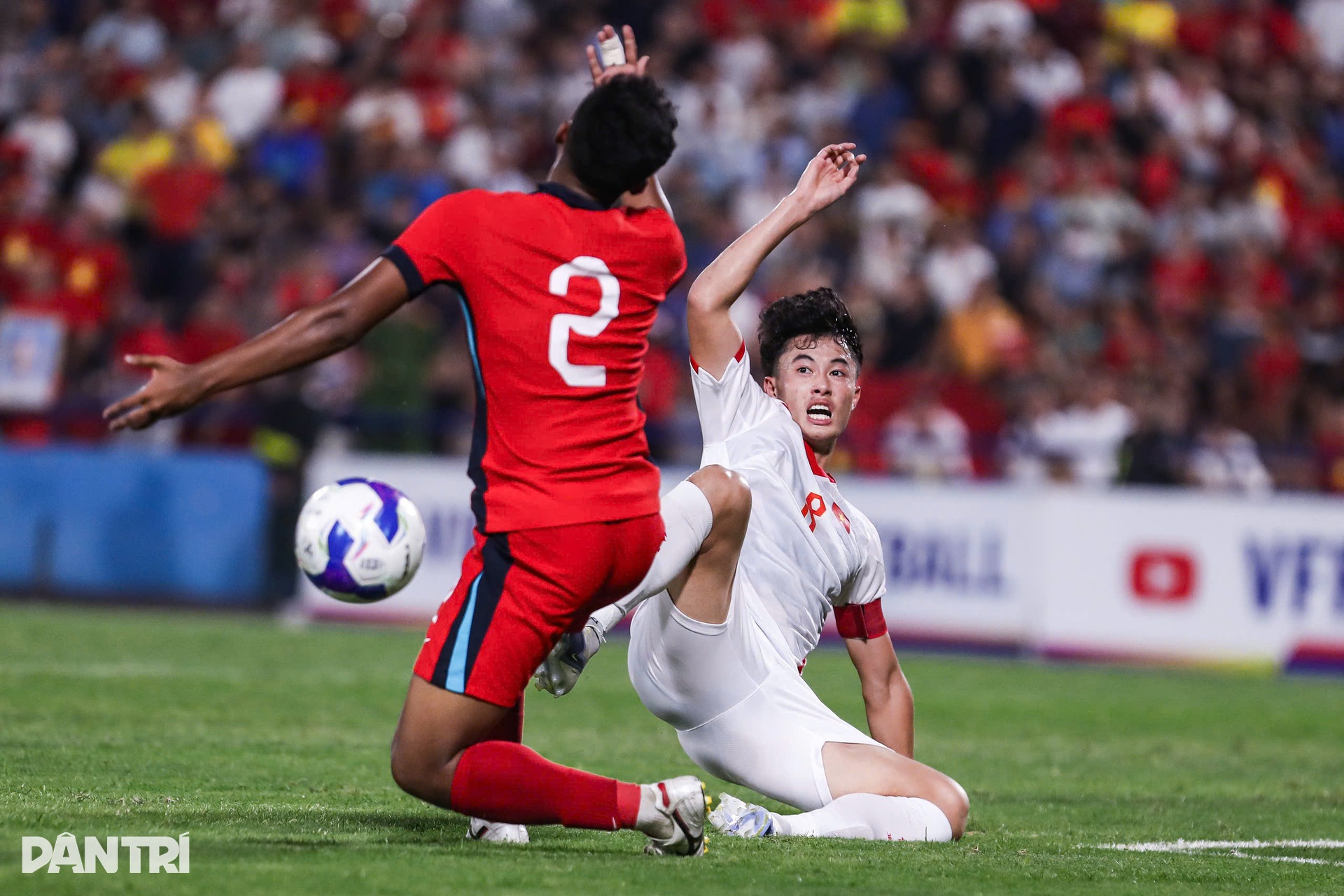 Màn trình diễn của Đình Bắc và Văn Trường trước U23 Singapore - 7 Màn trình diễn của Đình Bắc và Văn Trường trước U23 Singapore - 7