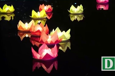 Lung linh hoa đăng trên dòng kênh Nhiêu Lộc