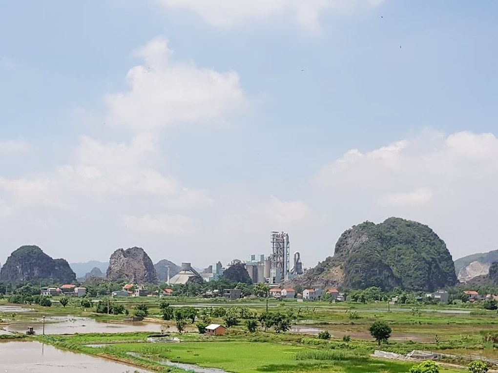Nhà máy xi măng từng bức tử 32.000m2 rừng được cấp phép môi trường - 1 Nhà máy xi măng từng bức tử 32.000m2 rừng được cấp phép môi trường - 1