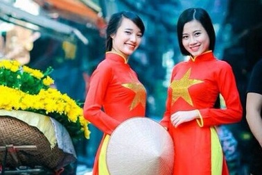 Ngắm thiếu nữ Việt khắp năm châu gợi cảm trong tà áo dài
