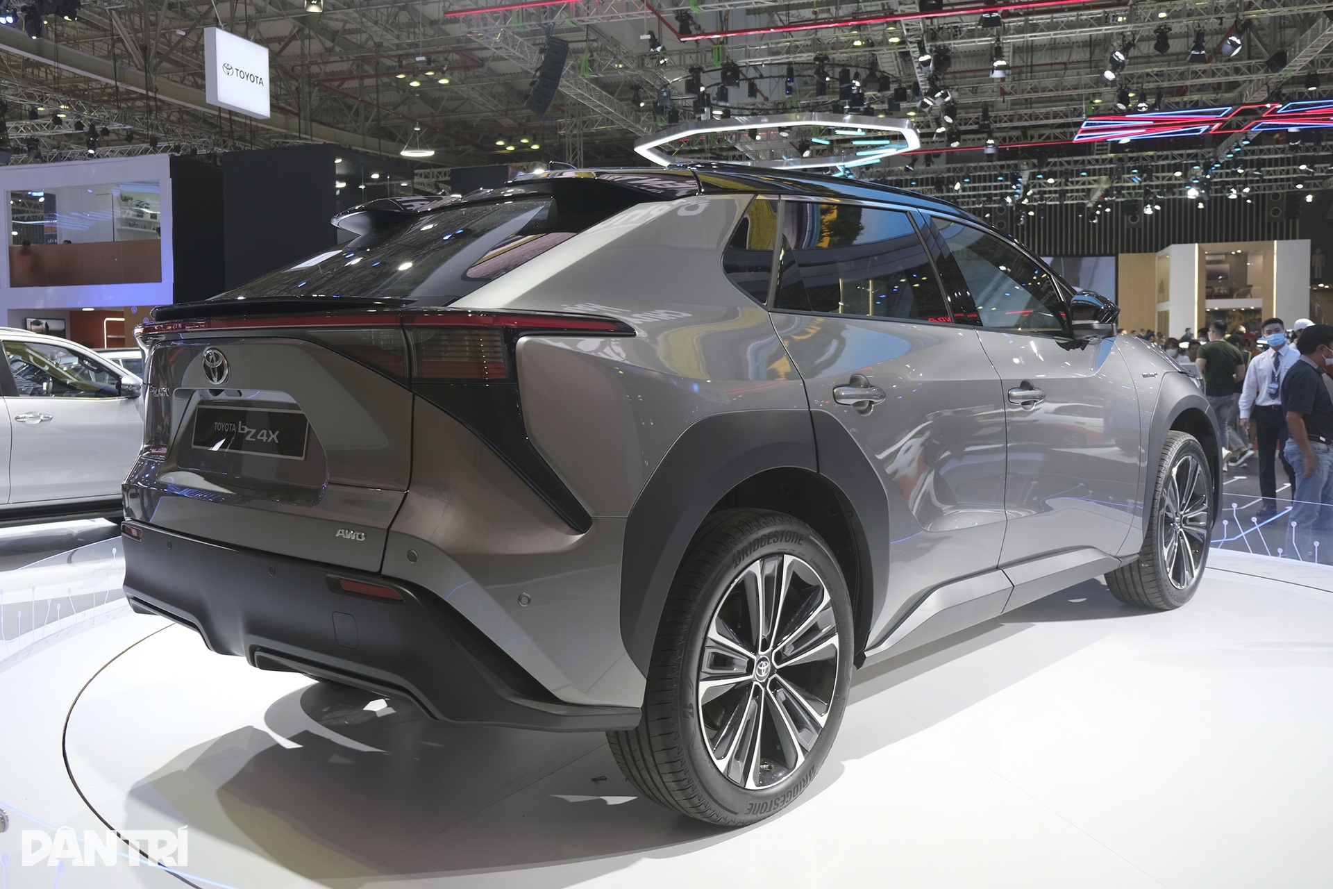 Điểm danh 7 mẫu xe điện tấp nập người xem tại Việt Nam Motor Show 2022 - 3 Điểm danh 7 mẫu xe điện tấp nập người xem tại Việt Nam Motor Show 2022 - 3
