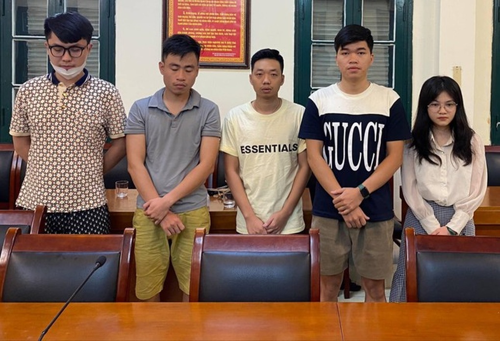 Bắt nhóm lừa đảo qua chương trình Hồ sơ vàng - 1 Bắt nhóm lừa đảo qua chương trình Hồ sơ vàng - 1