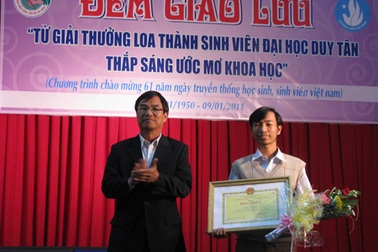 Tặng bằng khen SV kiến trúc có đồ án tốt nghiệp xuất sắc nhất 2010