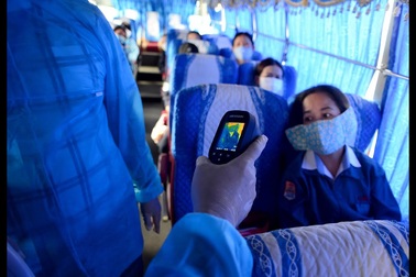 Camera ảnh nhiệt ở cửa ngõ TPHCM phát hiện hành khách có thân nhiệt 39 độ C