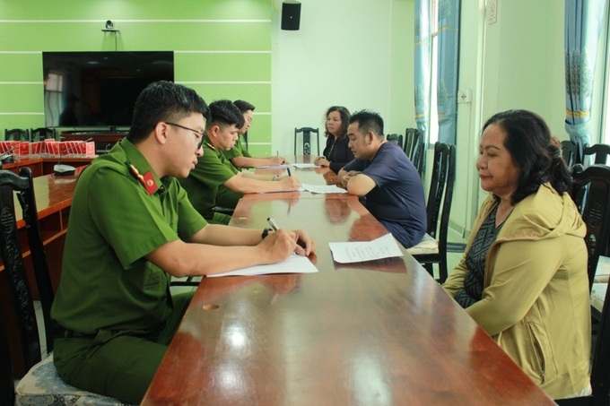 Công an TPHCM: Người dân về quê đón Tết cần quan hệ gắn bó với hàng xóm - 2 Công an TPHCM: Người dân về quê đón Tết cần quan hệ gắn bó với hàng xóm - 2