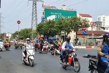 Người Sài Gòn ùa ra đường ngày "không cách ly"