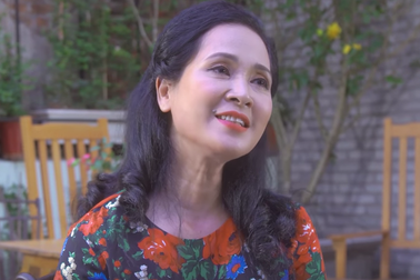 “Mẹ chồng” Lan Hương hát về Ngày của mẹ