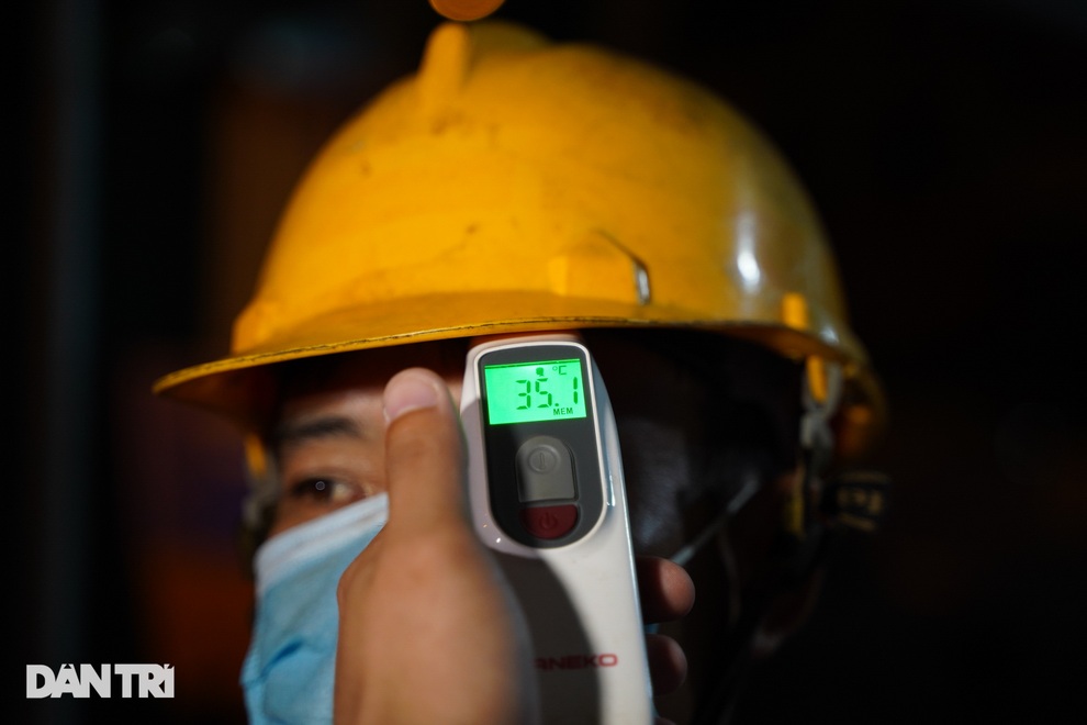 Công trường một cung đường 2 điểm đến gấp rút thi công trong mùa dịch - 3 Công trường một cung đường 2 điểm đến gấp rút thi công trong mùa dịch - 3