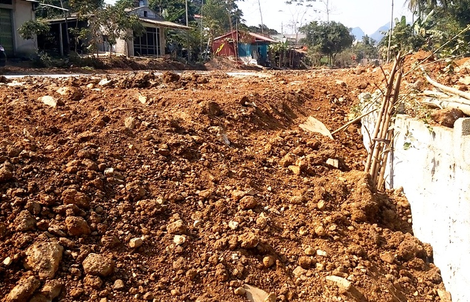 Thi công quốc lộ vùi lấp hơn 1km kênh tưới nước của dân - 3 Thi công quốc lộ vùi lấp hơn 1km kênh tưới nước của dân - 3