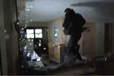 Người ủng hộ Tổng thống Hàn Quốc xông vào tòa án, giận dữ đập phá