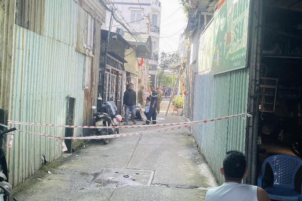 Người đàn ông châm lửa đốt nhà ở TPHCM dẫn đến tử vong - 1