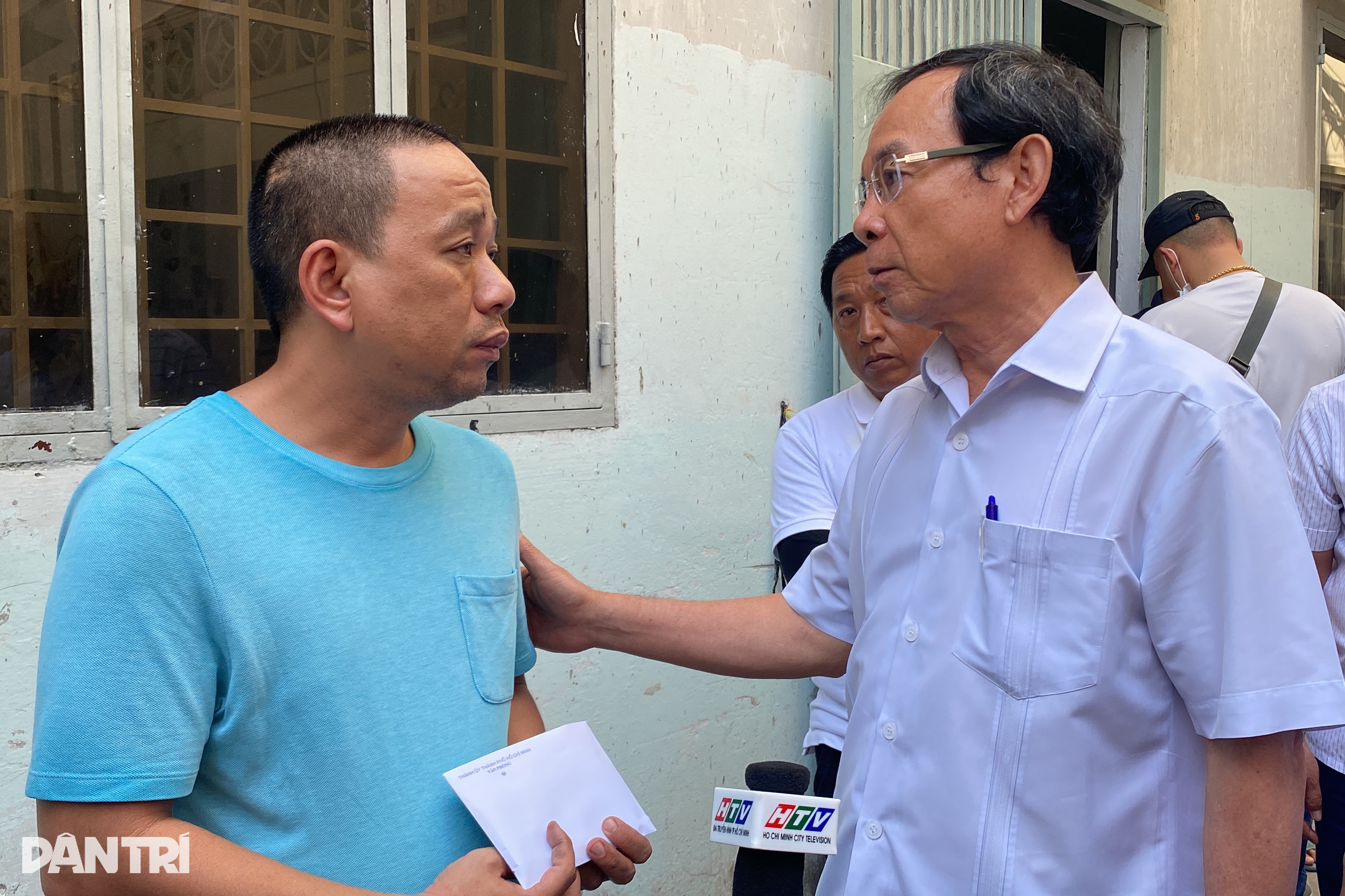 Bí thư Thành ủy TPHCM đến hiện trường vụ cháy ở TPHCM khiến 4 người tử vong - 1 Bí thư Thành ủy TPHCM đến hiện trường vụ cháy ở TPHCM khiến 4 người tử vong - 1