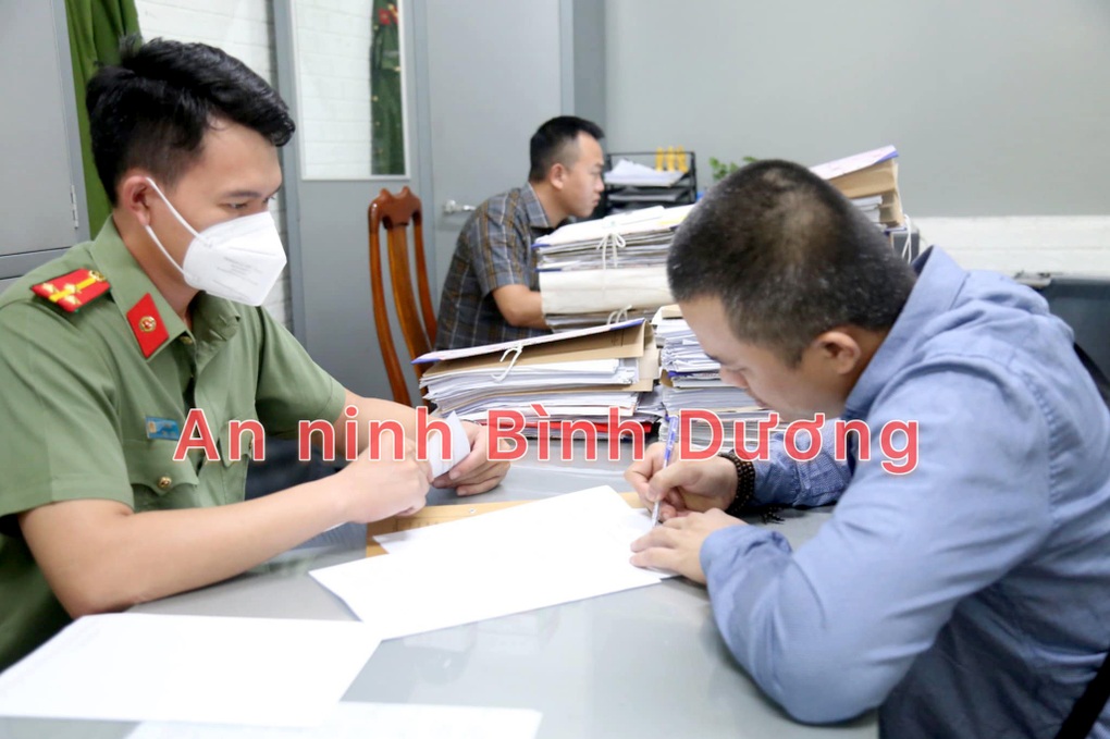 Đưa tin sai về Ngân hàng SCB, người đàn ông bị phạt 7,5 triệu đồng - 1 Đưa tin sai về Ngân hàng SCB, người đàn ông bị phạt 7,5 triệu đồng - 1