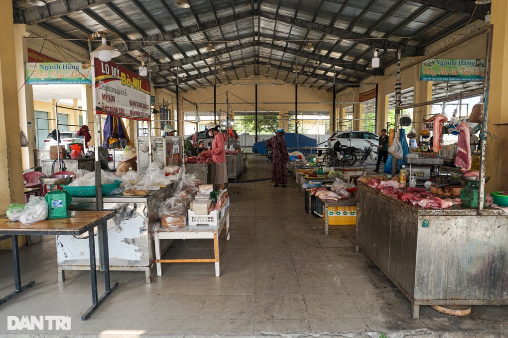 Tiểu thương đồng loạt rời bỏ khu chợ tiền tỷ ở Đà Nẵng - 2 Tiểu thương đồng loạt rời bỏ khu chợ tiền tỷ ở Đà Nẵng - 2