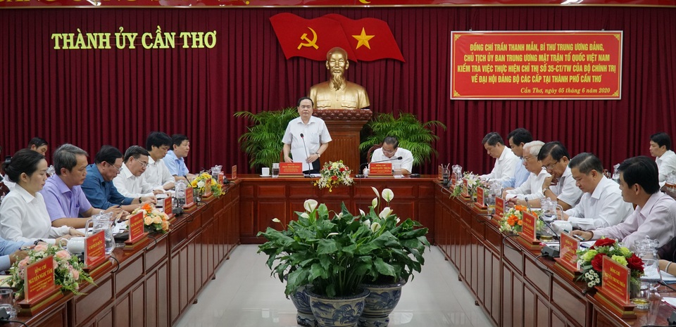 “Nhân sự cấp ủy khóa mới phải là những người tài đức song toàn” - 1 “Nhân sự cấp ủy khóa mới phải là những người tài đức song toàn” - 1