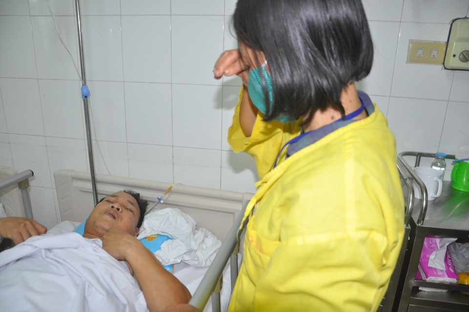 Nỗi cơ cực của người phụ nữ có chồng bị xe công nông mượnmất chân - 4 Nỗi cơ cực của người phụ nữ có chồng bị xe công nông mượnmất chân - 4