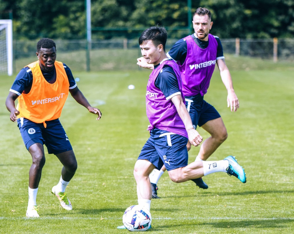 Quang Hải lập cú đúp trong trận đấu nội bộ của Pau FC - 1 Quang Hải lập cú đúp trong trận đấu nội bộ của Pau FC - 1
