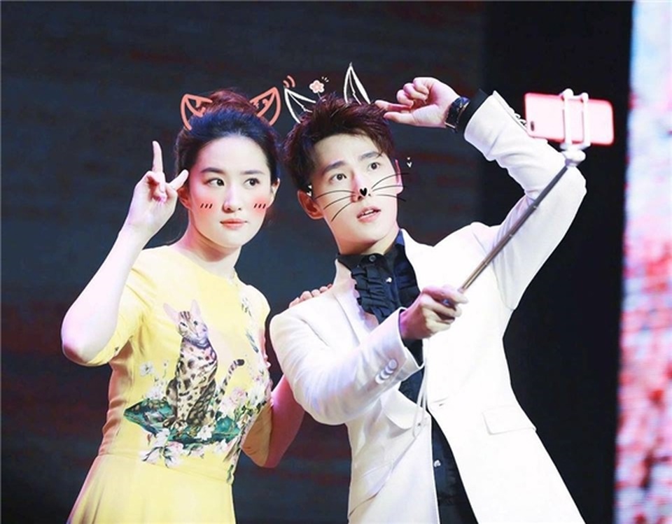 Xôn xao thông tin “Tiểu Long Nữ” Lưu Diệc Phi sắp lên xe hoa - 4 Xôn xao thông tin “Tiểu Long Nữ” Lưu Diệc Phi sắp lên xe hoa - 4