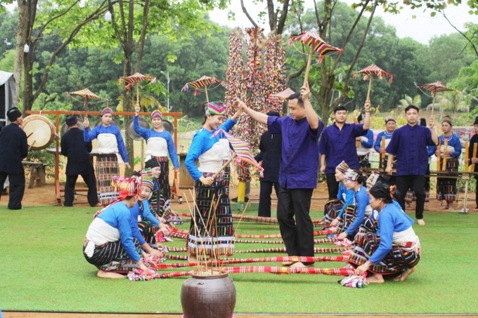 Các hoạt động văn hóa, nghệ thuật tại Làng văn hóa các dân tộc Việt Nam được diễn ra định kỳ hằng tháng.