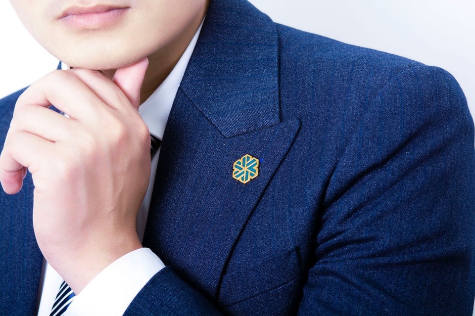 Huy hiệu vàng khẳng định đẳng cấp thương hiệu - 1 Huy hiệu vàng khẳng định đẳng cấp thương hiệu - 1