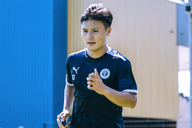 Quang Hải lần đầu khoe ảnh tập luyện ở Pau FC