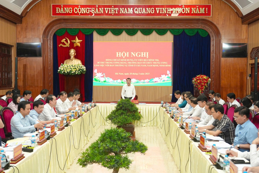 Tránh cục bộ địa phương trong bố trí nhân sự sau sáp nhập - 1 Tránh cục bộ địa phương trong bố trí nhân sự sau sáp nhập - 1