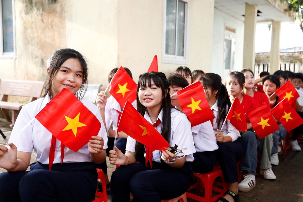 Lễ khai giảng nơi đầu sóng, ngọn gió - 3 Lễ khai giảng nơi đầu sóng, ngọn gió - 3