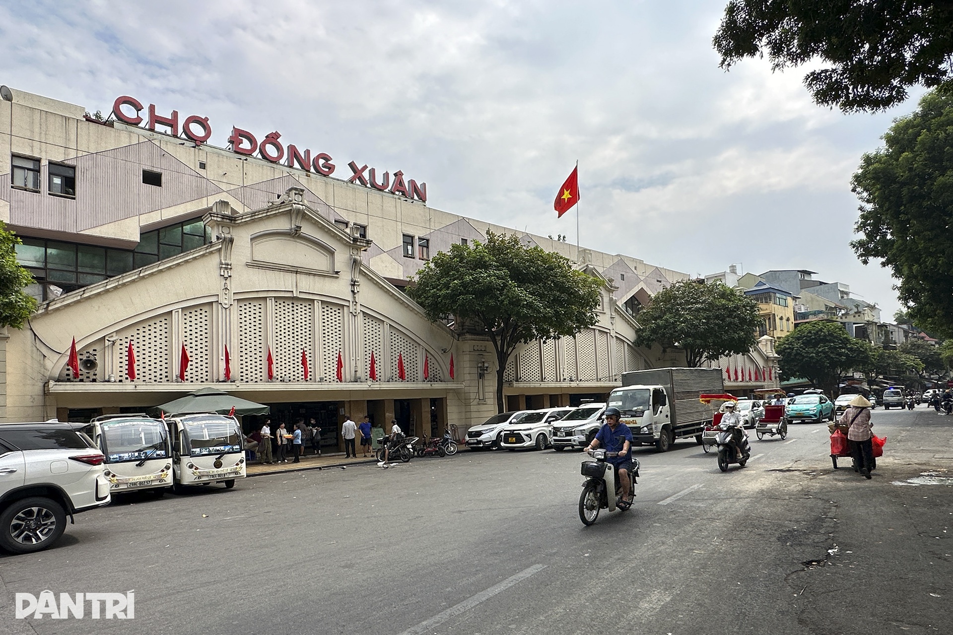 Nghịch cảnh chợ Đồng Xuân buôn bán vẫn đi xuống dù nườm nượp khách du lịch - 13 Nghịch cảnh chợ Đồng Xuân buôn bán vẫn đi xuống dù nườm nượp khách du lịch - 13