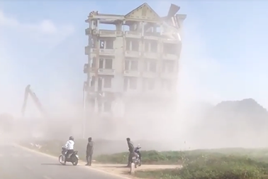 Tòa “Keangnam Tây Bắc” bị phá hủy vì được xây bằng tiền bất chính