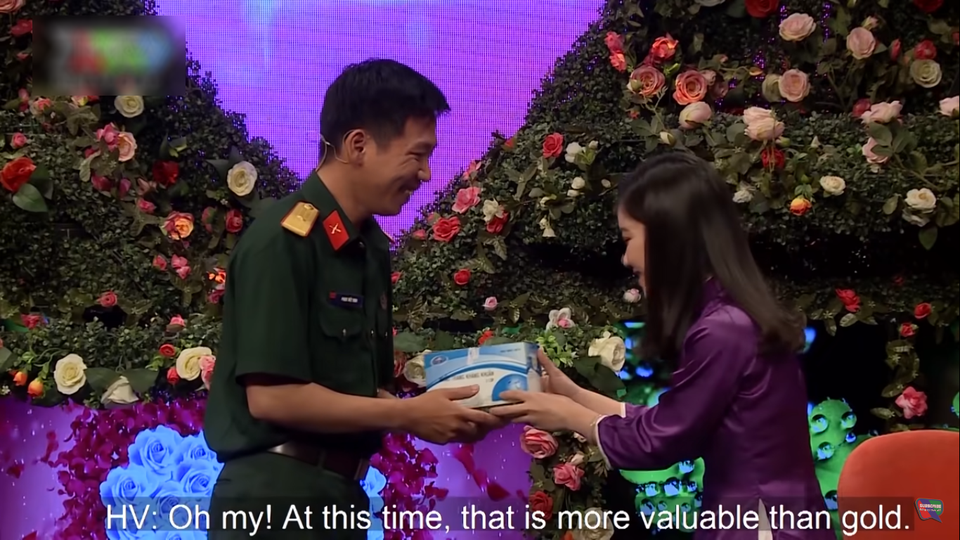 Nữ điều dưỡng xinh xắn mang khẩu trang tặng đối tượng hẹn hò - 3 Nữ điều dưỡng xinh xắn mang khẩu trang tặng đối tượng hẹn hò - 3