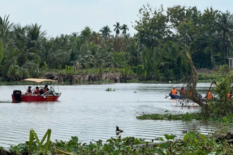 Người đàn ông đuối nước tử vong khi bơi qua sông để kiếm đồ nhậu