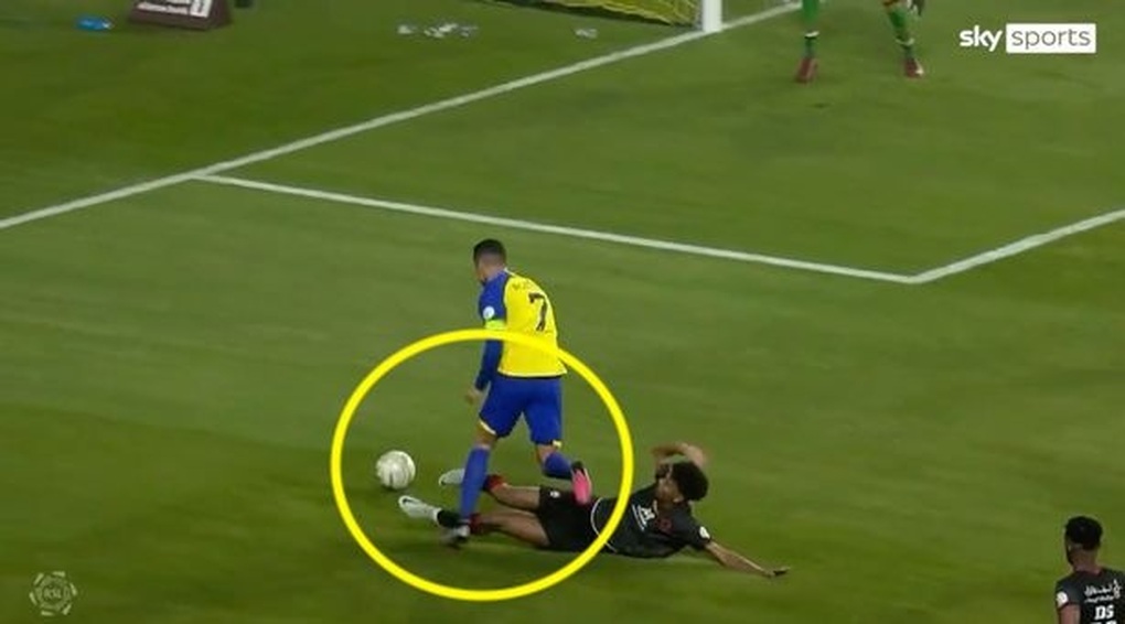 Cristiano Ronaldo nổi cáu khi Al Nassr không được hưởng phạt đền - 1 Cristiano Ronaldo nổi cáu khi Al Nassr không được hưởng phạt đền - 1