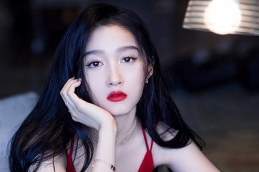 "Em gái quốc dân" Quan Hiểu Đồng lên tiếng trước tin đồn lừa đảo