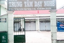 Làm rõ vụ cắt hợp đồng giáo viên vì không có tiền trả lương