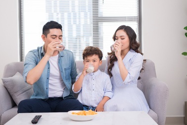 Mách nhỏ mẹ cách tìm “quy chuẩn sữa tươi”