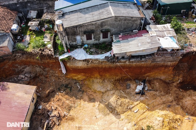 Hiện trường vụ sạt lở đất tại Phú Thọ, 4 người tử vong - 1 Hiện trường vụ sạt lở đất tại Phú Thọ, 4 người tử vong - 1