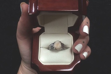 Nhẫn cầu hôn làm từ…răng khôn