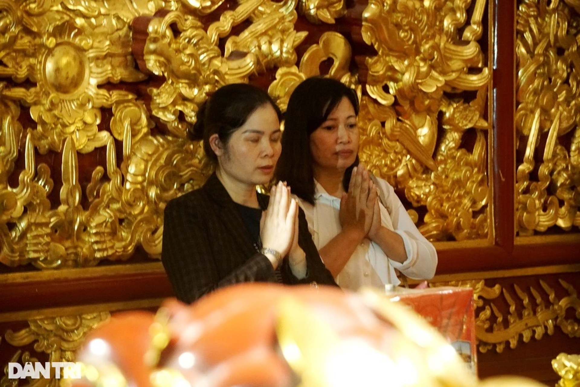 Cận cảnh đồ thờ, long sàng, ngai vua dát vàng ở Chính điện Lam Kinh - 5 Cận cảnh đồ thờ, long sàng, ngai vua dát vàng ở Chính điện Lam Kinh - 5