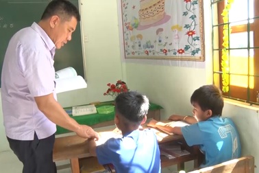 Thầy trò vùng cao căng mình theo đuổi con chữ giữa “chảo lửa”