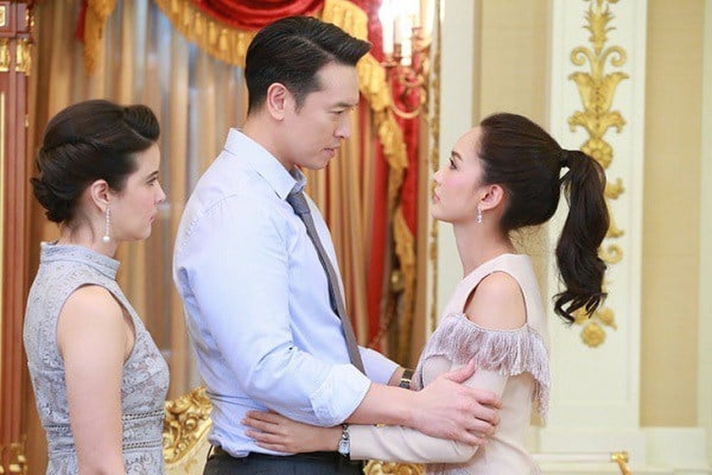 Bố tái hôn, tôi “đứng tim” khi nhận ra vị khách ngồi cạnh mình là ai