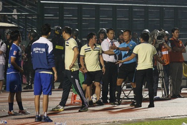 Vấn đề trọng tài nội - ngoại ở V-League