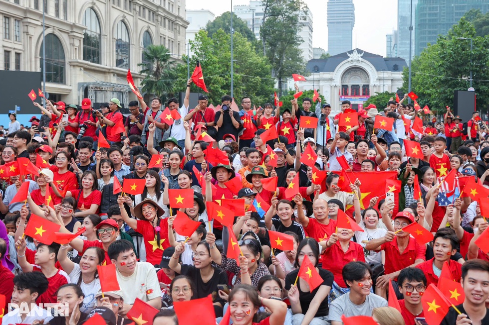 Cảm xúc đọng lại sau đại lễ kỷ niệm 50 năm thống nhất đất nước - 1 Cảm xúc đọng lại sau đại lễ kỷ niệm 50 năm thống nhất đất nước - 1