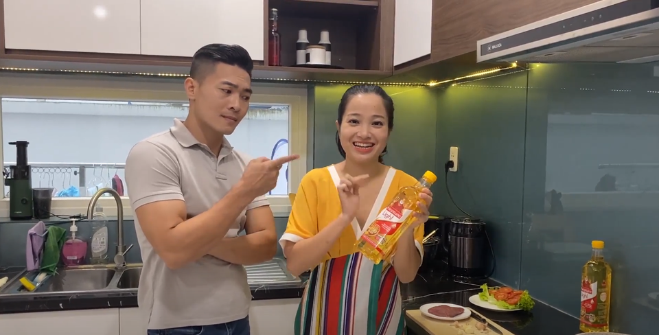 “Tiết lộ” chế độ ăn uống “chuẩn lành mạnh” của gia đình Quốc Cơ - MC Hồng Phượng - 2 “Tiết lộ” chế độ ăn uống “chuẩn lành mạnh” của gia đình Quốc Cơ - MC Hồng Phượng - 2