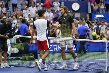 "Cách Tsitsipas câu giờ là hành xử thiếu công bằng với đối thủ"