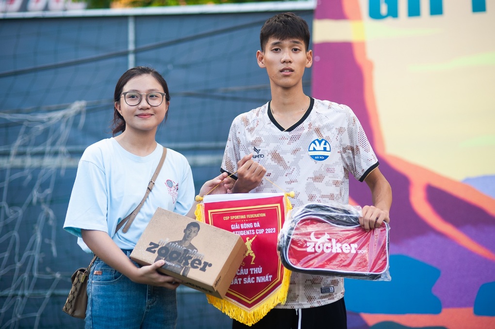 Trường chuyên Nguyễn Huệ vô địch giải bóng đá 8 trường chuyên ở Hà Nội - 4 Trường chuyên Nguyễn Huệ vô địch giải bóng đá 8 trường chuyên ở Hà Nội - 4