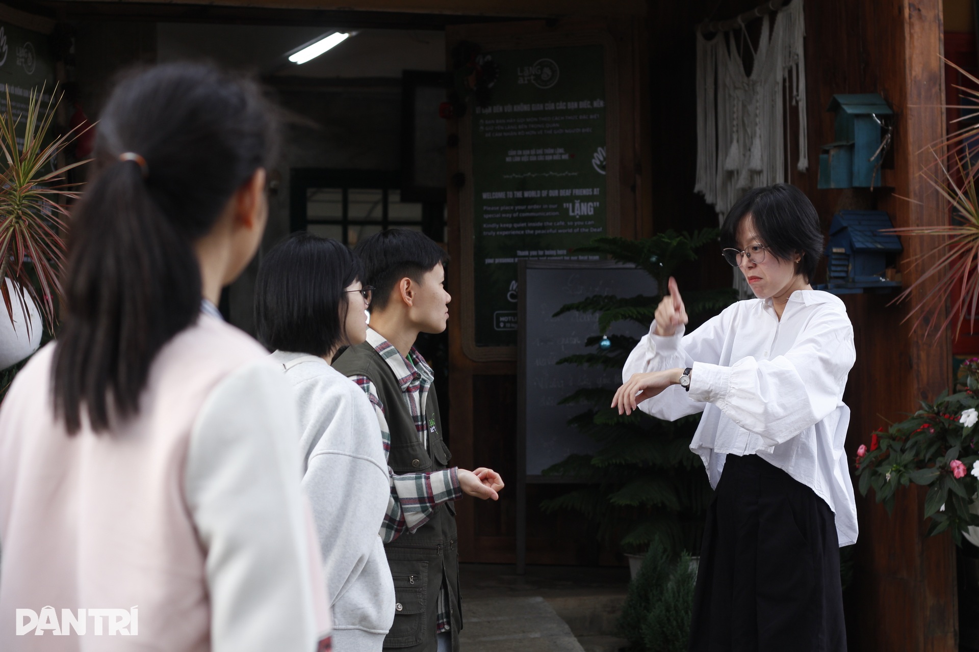 Hành trình lặng thầm của cô giáo 9x bên những học trò câm điếc - 4