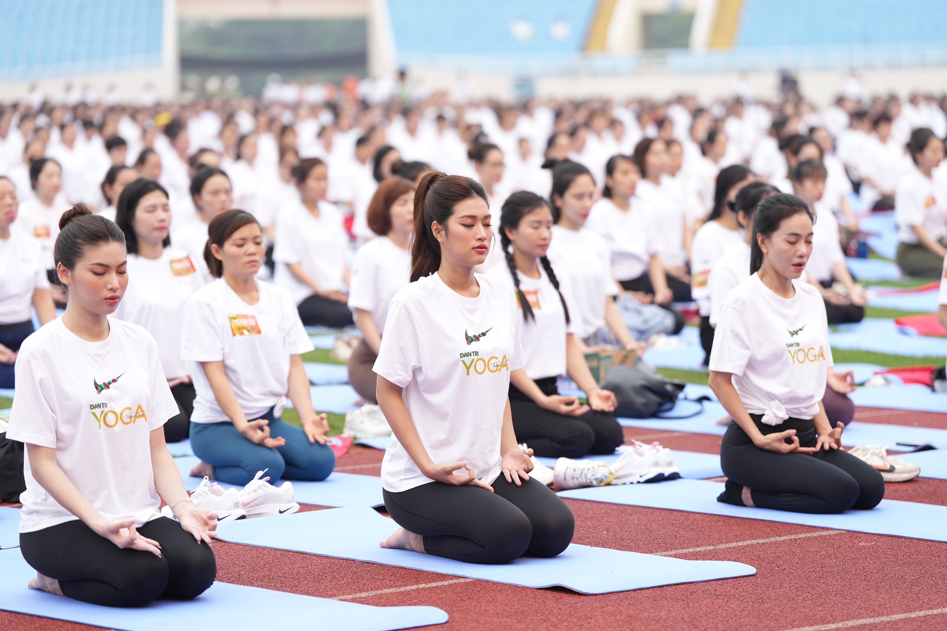 Dàn hoa hậu, á hậu khoe dáng xinh tươi tại Ngày hội yoga Dân trí - 10 Dàn hoa hậu, á hậu khoe dáng xinh tươi tại Ngày hội yoga Dân trí - 10