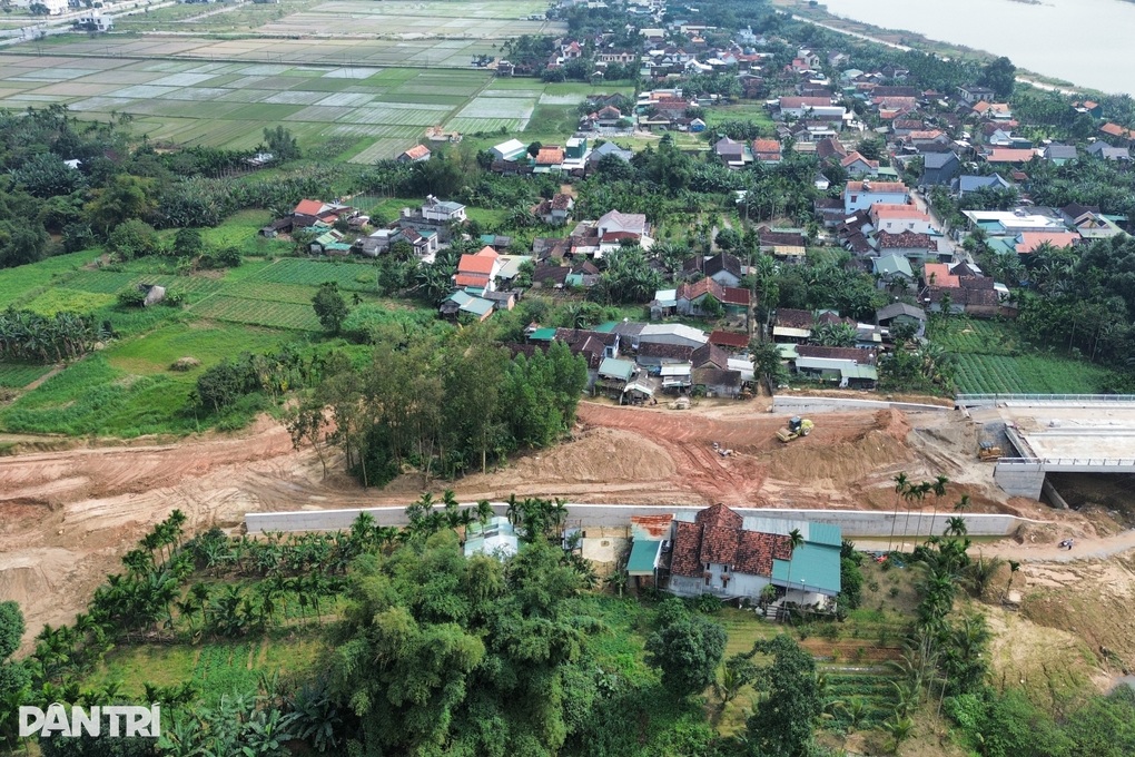Chủ đất phải trả lại 1,2 tỷ đồng vì huyện nhầm phương án bồi thường - 2 Chủ đất phải trả lại 1,2 tỷ đồng vì huyện nhầm phương án bồi thường - 2