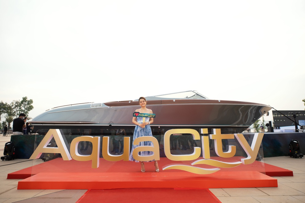 Sao Việt khoe dáng bên Nàng thơ Hollywood tại Aqua Marina - 1 Sao Việt khoe dáng bên Nàng thơ Hollywood tại Aqua Marina - 1